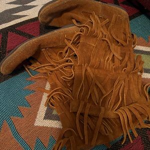 Minnetonka Mocs….everybody loves em.  I love em so much I have three pair.